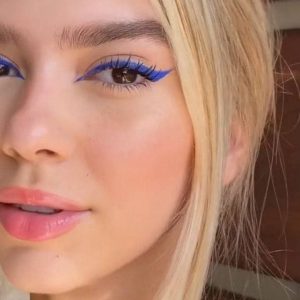 Alternative view of خط چشم ماژیگی آبی آرت اسکین