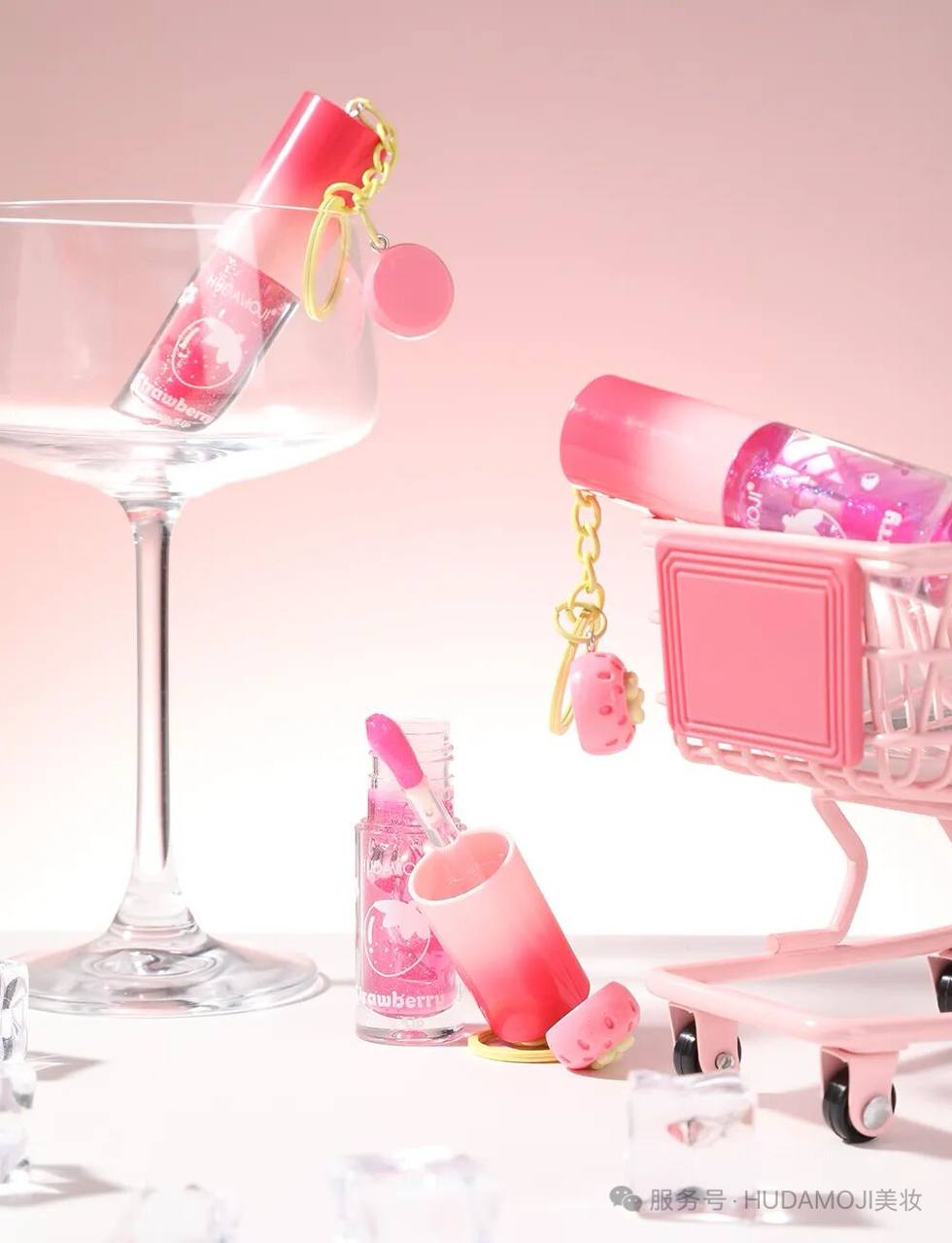 ✨ لیپ گلاس مینی آویزدار HUDAMOJI (Strawberry Juicy Lip) - تصویر 3
