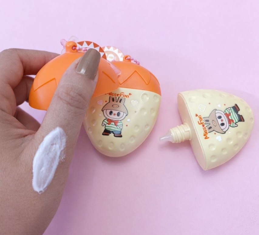 ضد آفتاب فانتزی میس فون Miss Fon طرح توتفرنگی SPF 90+ - تصویر 2